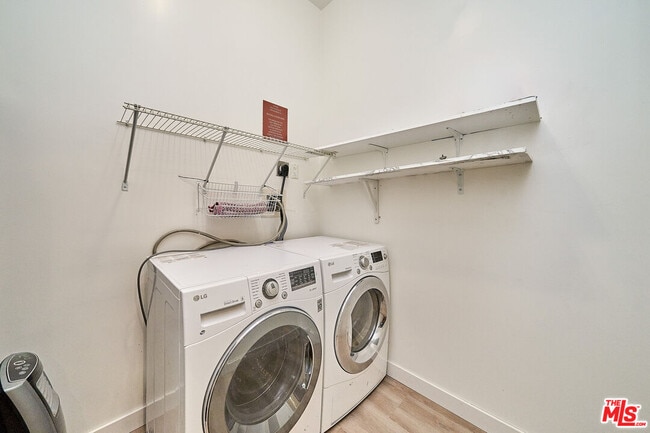 Foto del edificio - 3223 W 6th St