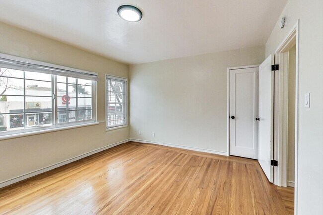 Building Photo - 1441 University Ave