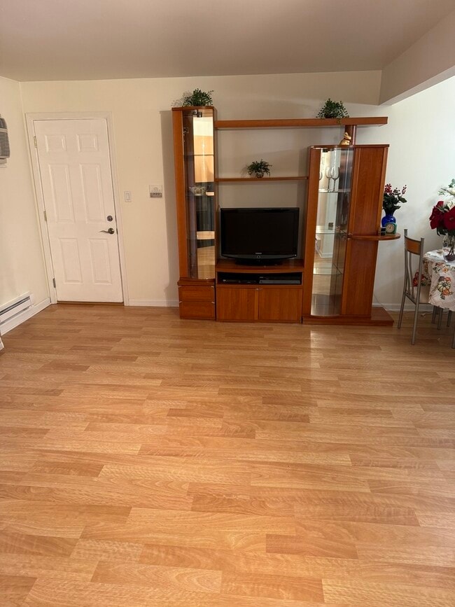 Building Photo - 456 E Spruce Dr