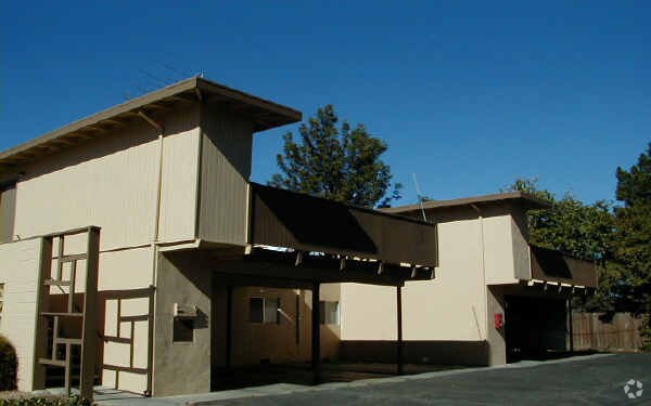 Building Photo - 201 W Hamilton Ave