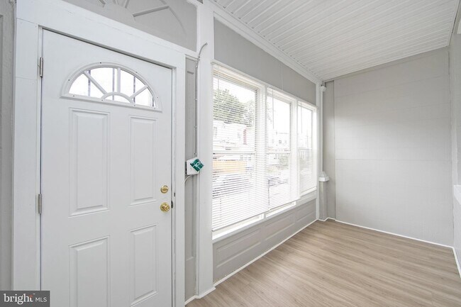 Foto del edificio - 5744 Windsor Ave