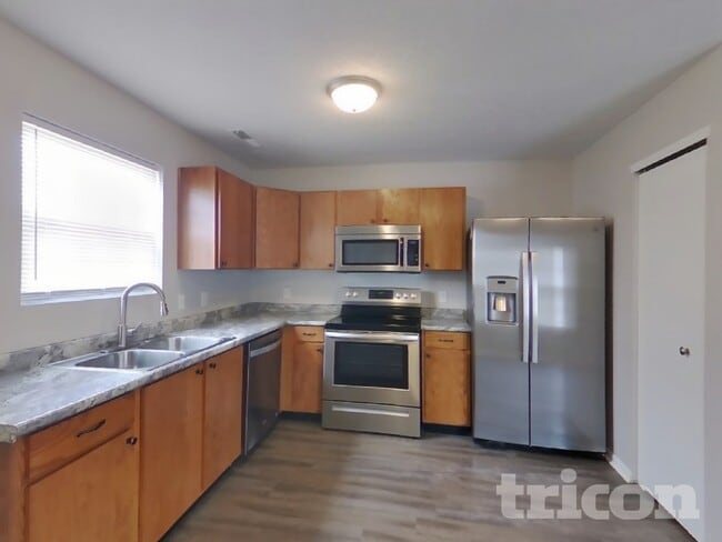 Building Photo - 454 Bourneside Dr