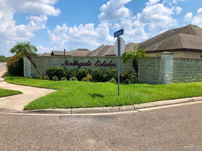 Building Photo - 1401 Park Dr