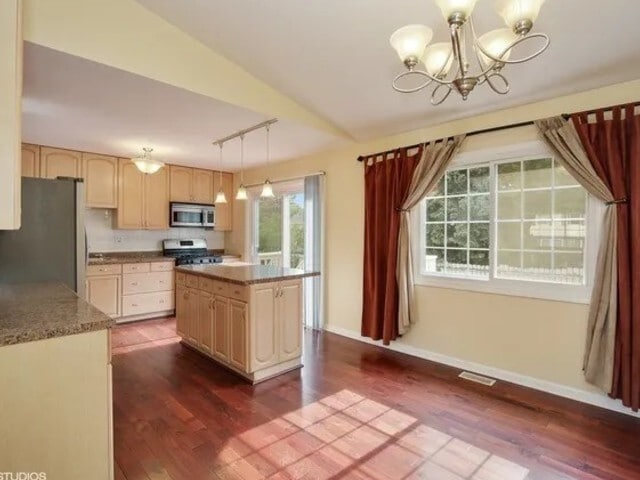 Foto del edificio - 4411 Bayside Cir