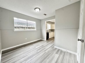 Building Photo - 1302 Cypress St Building Photo - 1302 Cypress St