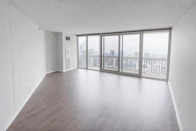 Foto del edificio - 601 N State St