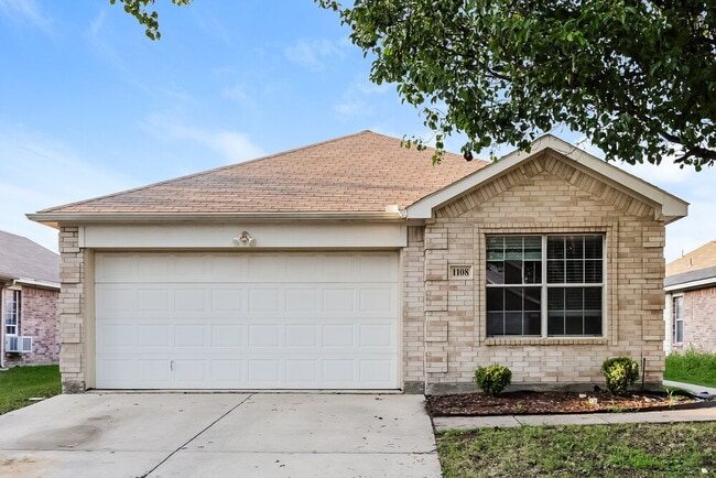Building Photo - 1108 Boxwood Dr