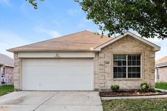 Building Photo - 1108 Boxwood Dr