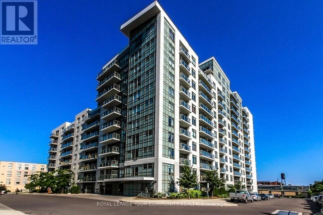 Building Photo - 812-812 Lansdowne Ave