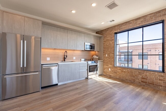 Building Photo - Luxurious Industrial-Style Condo - 2 bed 2 bath condo in St. Elmo!!!