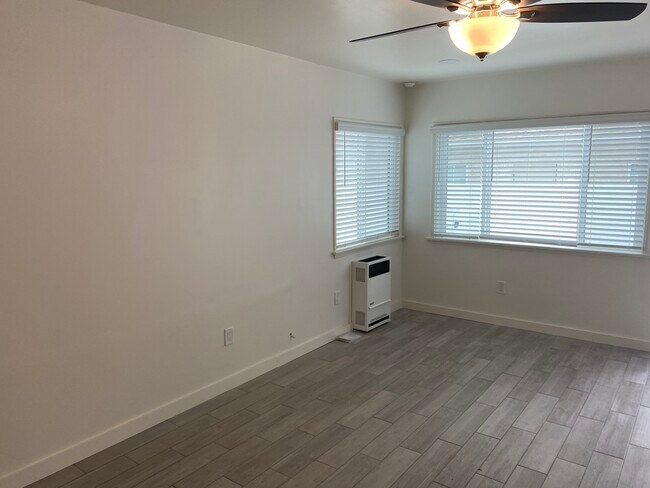 Foto del edificio - 943 Thomas Ave