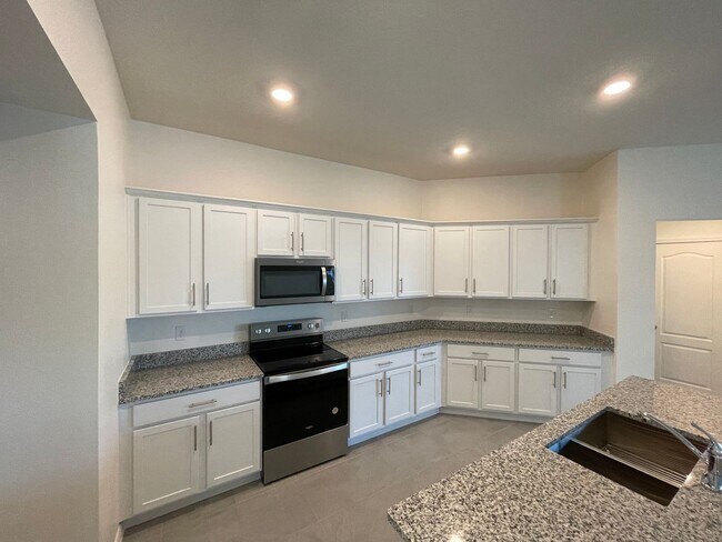 Building Photo - 4 Bedroom, 2 Bath Home in Tivoli Reserve!