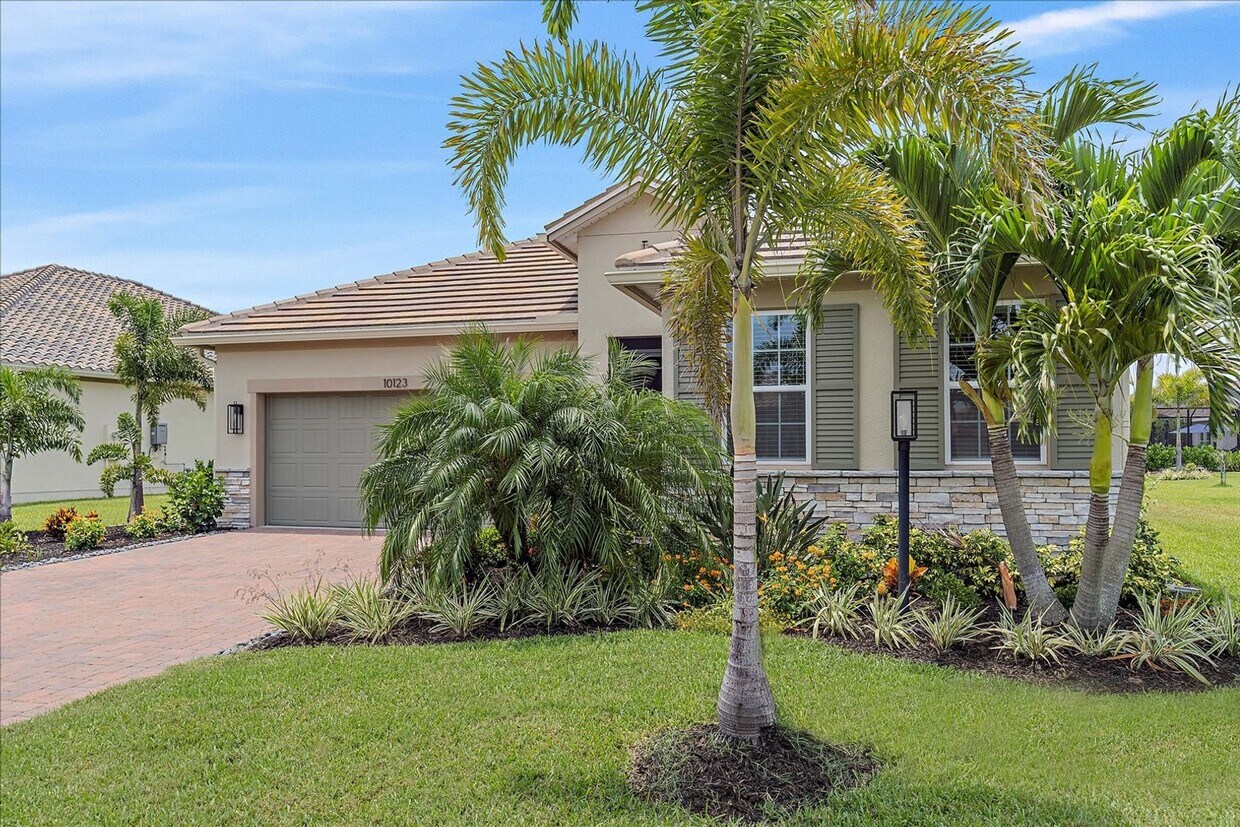 Primary Photo - 3 bedroom house with garage