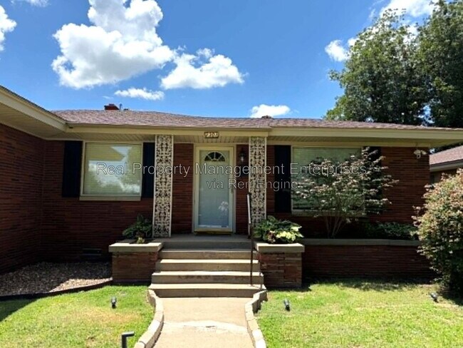 Building Photo - 2301 N Warren Ave