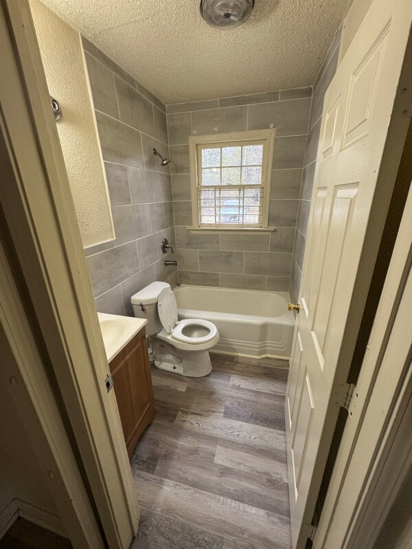 Foto del edificio - 5444 Winbourne Ave