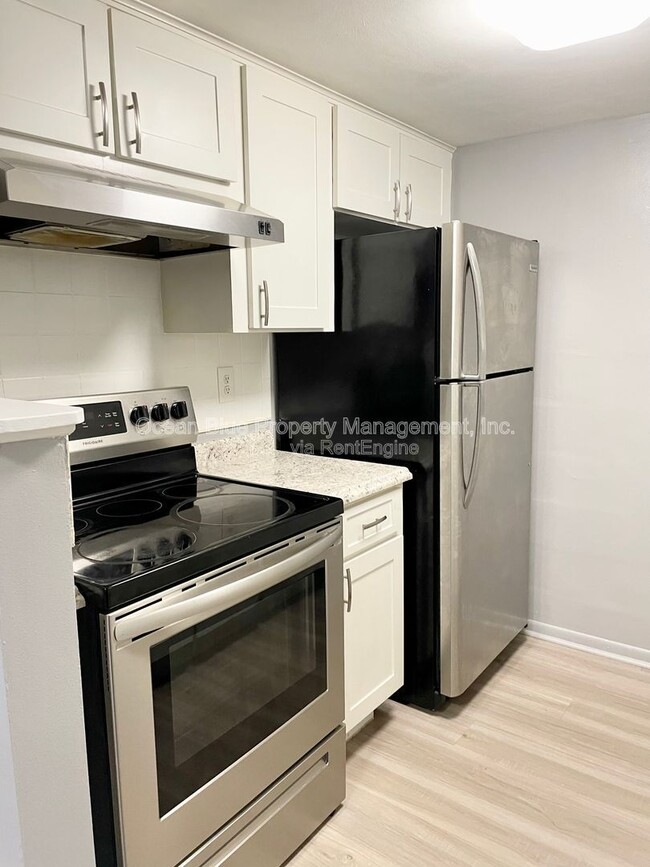 Building Photo - 311 S Arcturas Ave