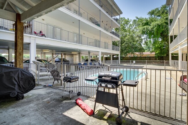 Building Photo - The Sand Dollar Condominiums