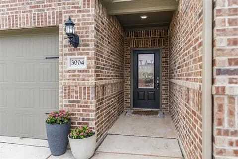 Building Photo - 3004 Parker Rd