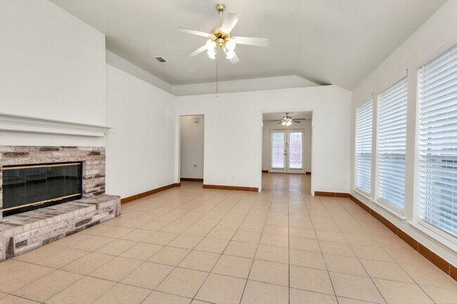 Foto del edificio - Charming 3BD Home in Grand Prairie with Gr...