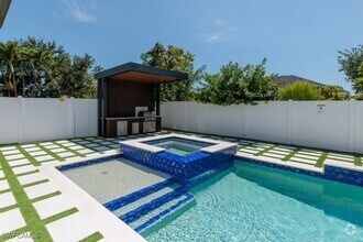 Building Photo - 4024 Chiquita Blvd S