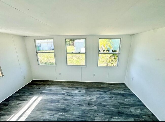 Building Photo - 162 Sapodilla St