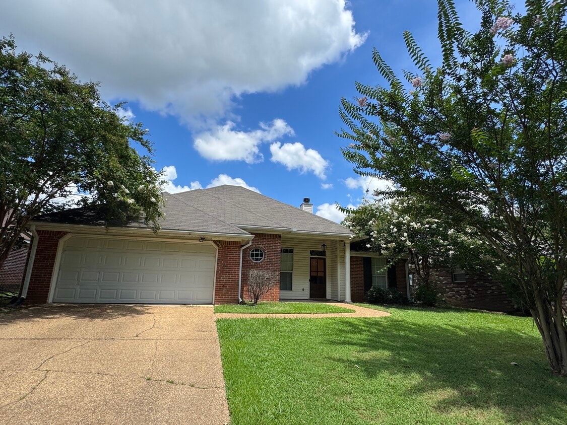 Primary Photo - 635 Briars Bend