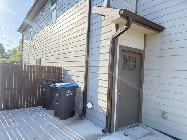 Foto del edificio - 3447 Frazier Ave