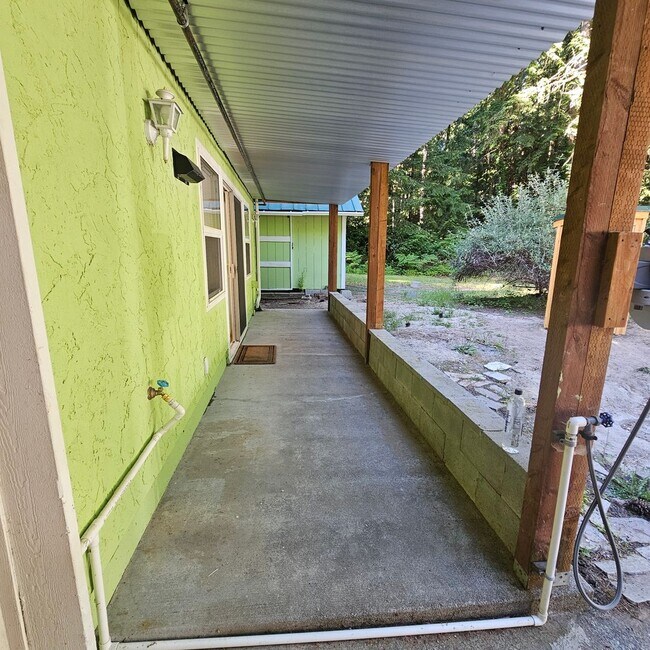 Building Photo - Cozy 1 Bedroom Apartment in Peaceful Olalla Setting – Utilities Included!