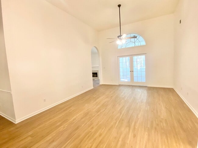 Building Photo - 129 Tappan Zee Dr