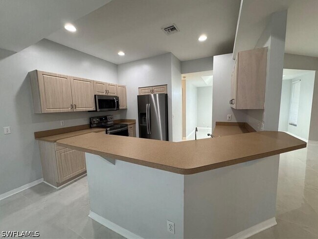 Building Photo - 4649 Santiago Ln