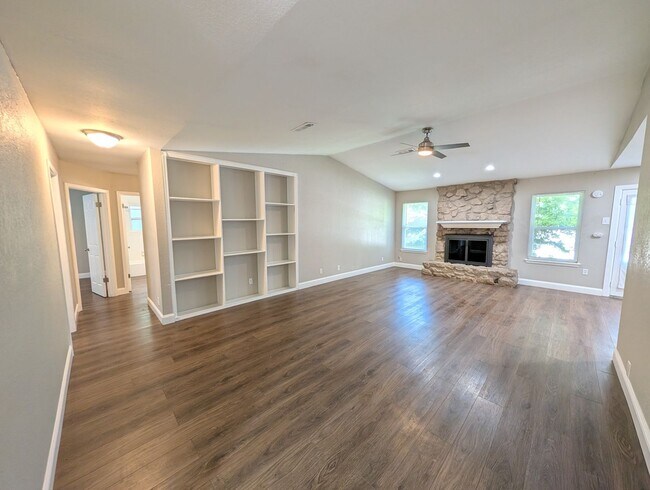 Foto del edificio - 3 Bedroom Beauty in Broken Arrow