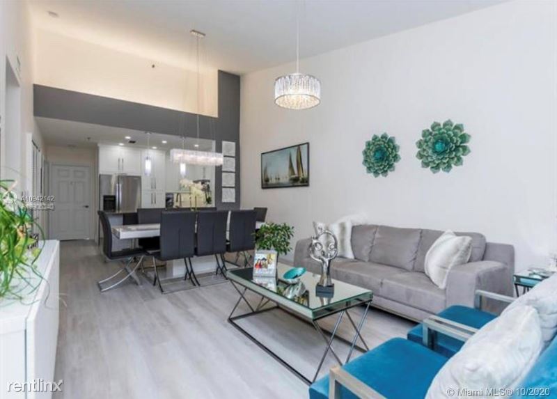 Foto principal - 2901 Riverside Dr