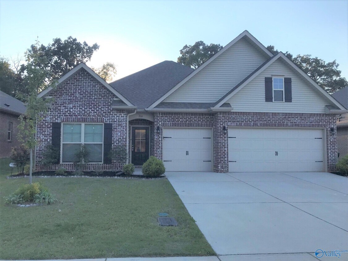 266 Falcon Ridge Dr, New Market, AL 35761 House Rental in New Market, AL