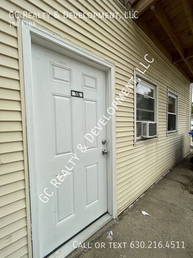 Building Photo - ***JEFFERSON PARK LOCATION / 1 BDRM / HEAT...