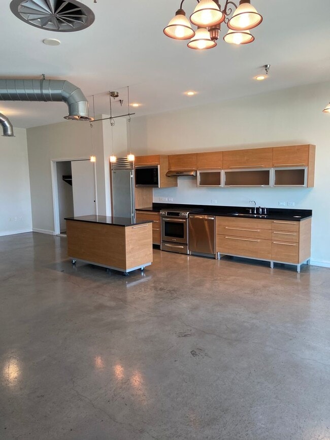 Building Photo - Stunning Luxury Loft in the Downtown Arts ...