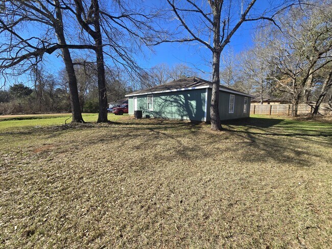 Building Photo - 10226 Country Hills Blvd