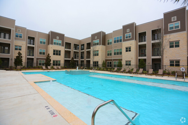 Piscina - Lodge at Westlake (Senior Housing 55+)