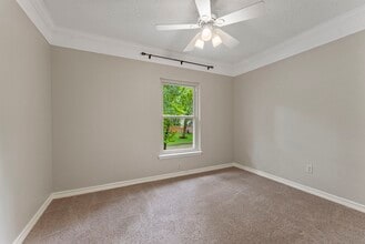 Building Photo - 27 W Stony Bridge Ct