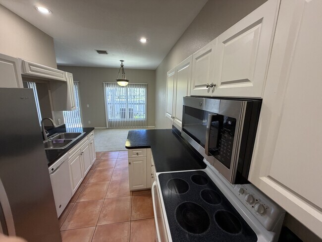 Foto del edificio - 7970 Evelyn Ct