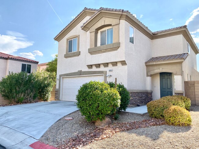 Building Photo - Beautiful 2-story property