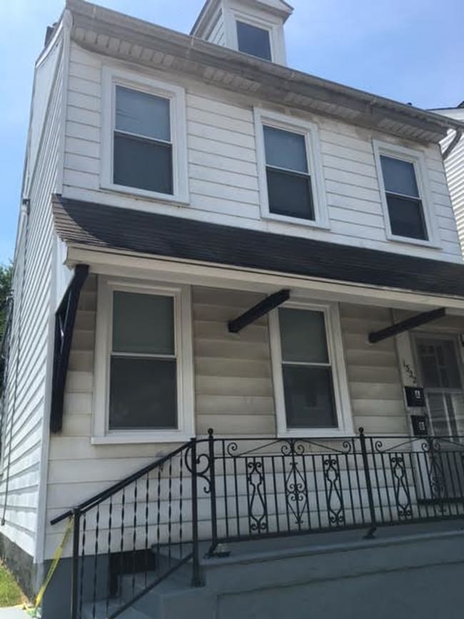 Building Photo - 1322 Ferry St