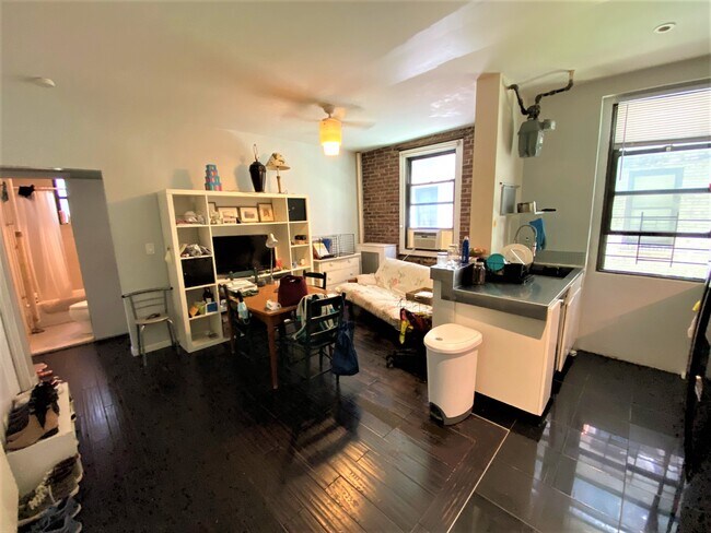 Foto del edificio - 21 -68 35th St