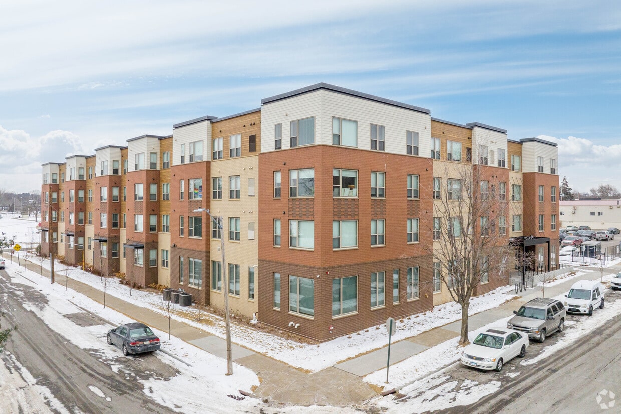 Building Photo - Vista 44