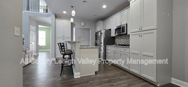 Building Photo - 4413 Stole Rd