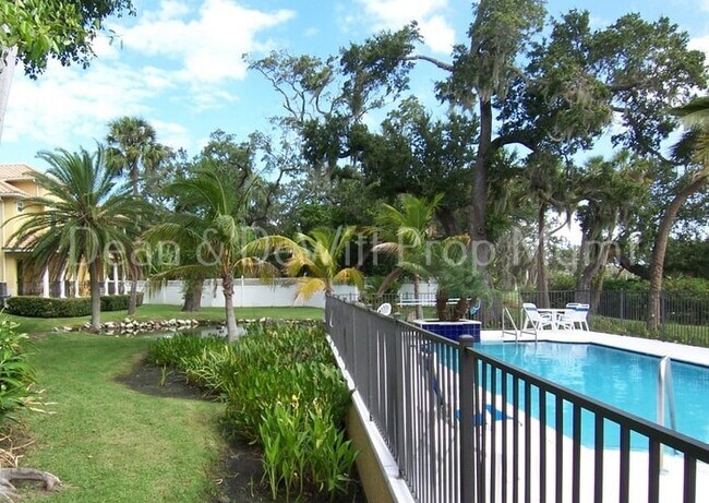 Foto del edificio - 3 Bed/3 Bath