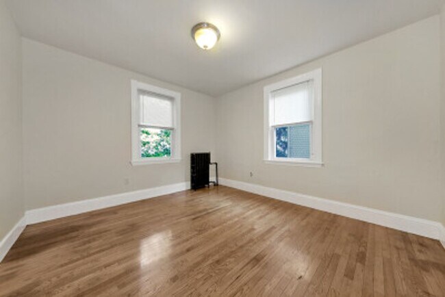 Foto del edificio - 5 bed 2 bath - Brighton - 9/1