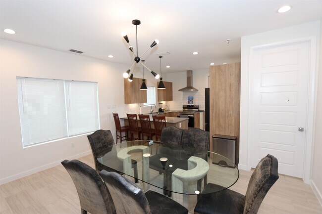 Building Photo - 409 Deer Path Lp