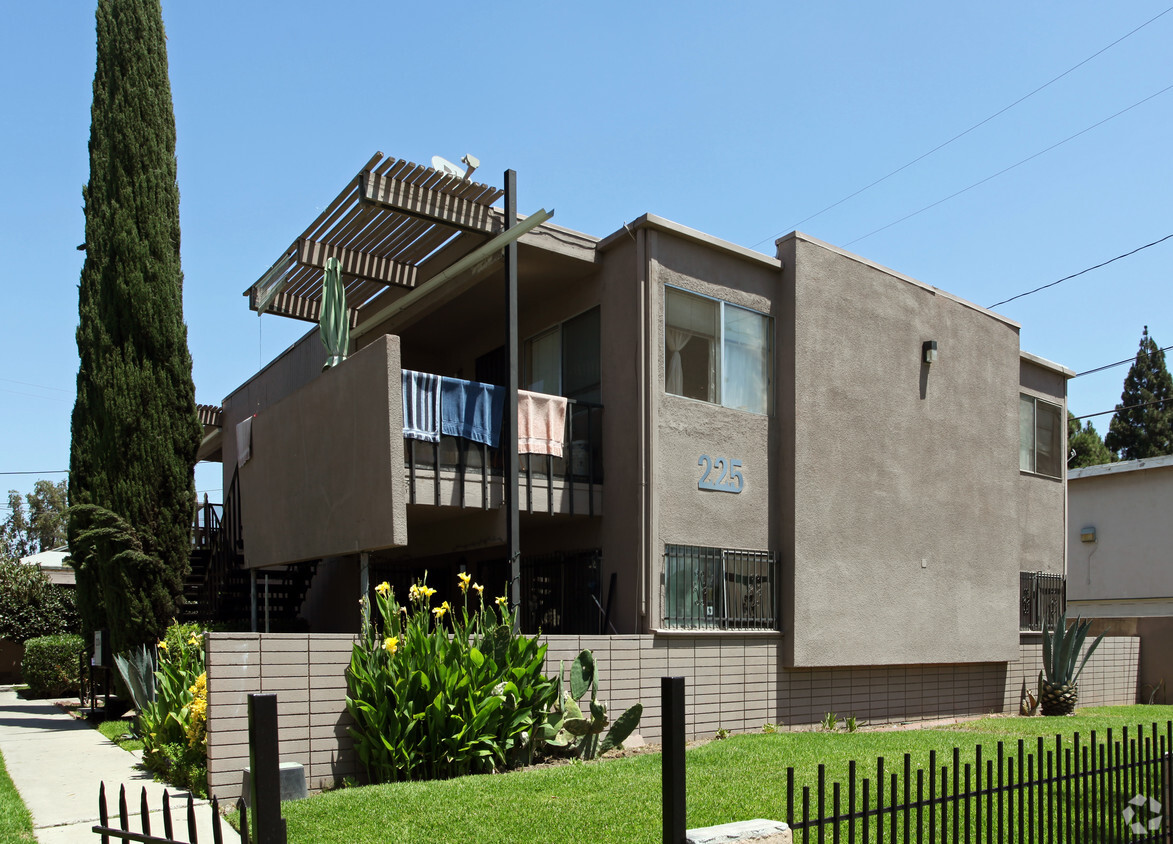 Primary Photo - 225 E Orangewood Ave