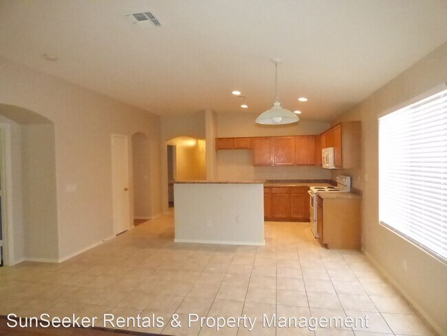 Foto del edificio - 4 br, 2 bath House - 8853 W Watkins St
