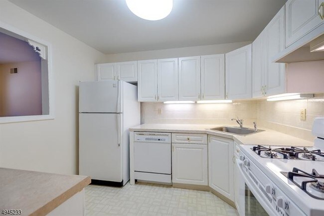 Building Photo - 35 Brookside Ln